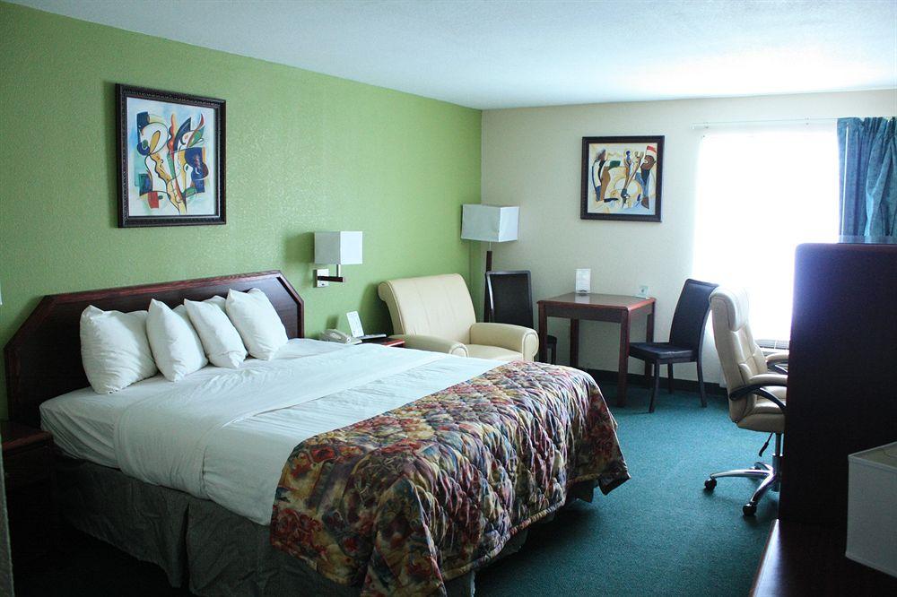 Super 8 By Wyndham Somerset Exterior foto