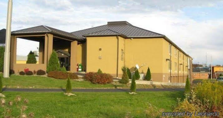 Super 8 By Wyndham Somerset Exterior foto